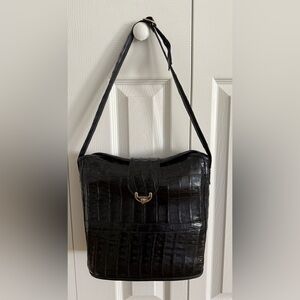 Chic Black Croc-Embossed Shoulder Bag